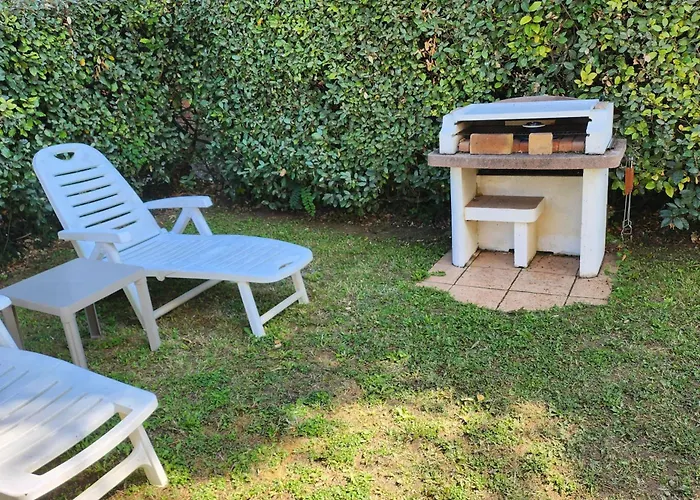 House With Garden And Barbecue In Holiday home